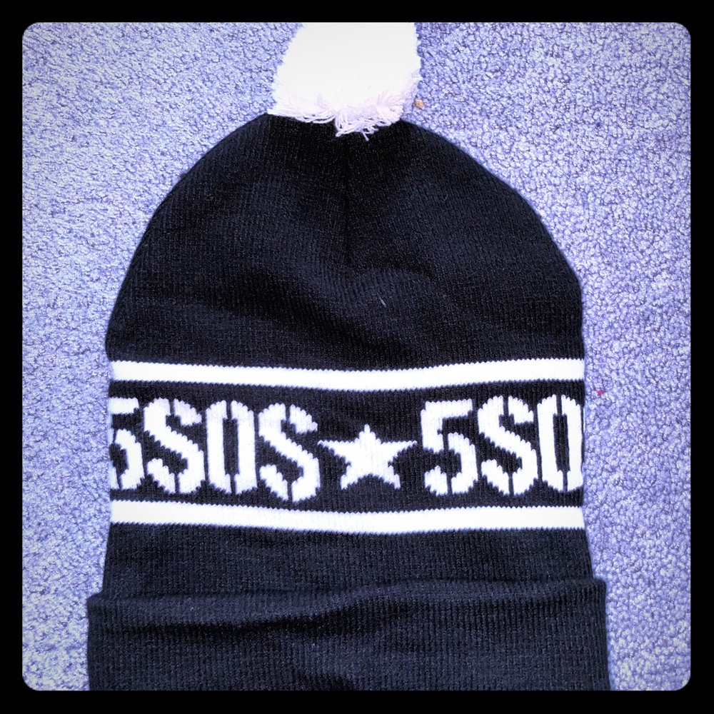5SOS beanie 🎵😎